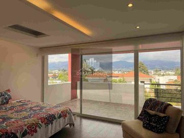 Casa en Venta en el Sector La Viña, Cumbayá Quito