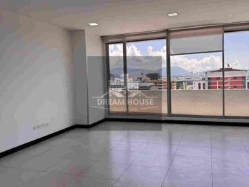 Oficina en Renta Edificio Metropolitan, Sector La Carolina, Iñaquito, Quito