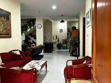 RUMAH DIJUAL BUMI MALAKA ASRI DUREN SAWIT JAKARTA TIMUR — 3,5 LANTAI, LT 135 M², 5+1 KT, SHM