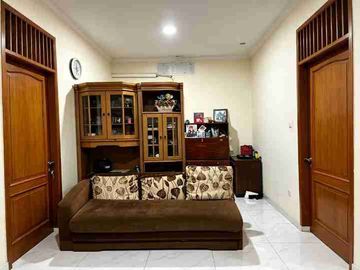 RUMAH DIJUAL BUMI MALAKA ASRI DUREN SAWIT JAKARTA TIMUR — 3,5 LANTAI, LT 135 M², 5+1 KT, SHM