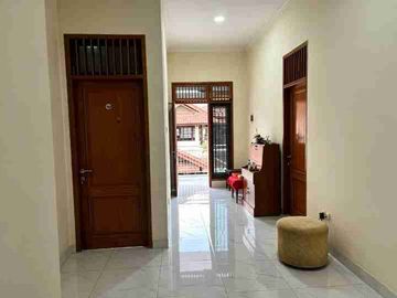 RUMAH DIJUAL BUMI MALAKA ASRI DUREN SAWIT JAKARTA TIMUR — 3,5 LANTAI, LT 135 M², 5+1 KT, SHM