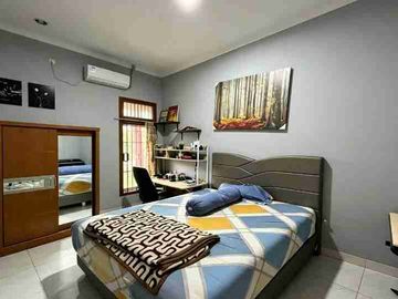 RUMAH DIJUAL BUMI MALAKA ASRI DUREN SAWIT JAKARTA TIMUR — 3,5 LANTAI, LT 135 M², 5+1 KT, SHM