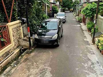 RUMAH DIJUAL BUMI MALAKA ASRI DUREN SAWIT JAKARTA TIMUR — 3,5 LANTAI, LT 135 M², 5+1 KT, SHM