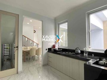 rumah baru mewah semi furnish private pool araya malang