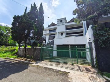 Yn. DISEWAKAN RUMAH SETRADUTA BANDUNG, TOL PASTEUR, UNIV MARANATHA, MALL D'BOTANICA