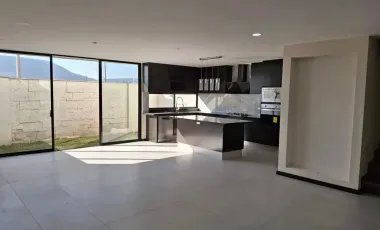 Casa en Venta en Lomas de Ángelopolis, Excelente Opción con Acabados y Amenidades Premium