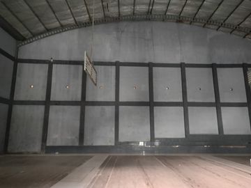 Ruang usaha Ex GOR untuk online shop, MBG, gudang transit, Jl raya Tangkuban Perahu Lembang. Hanya 10 menit dari Pasar Lembang. Akses maks Colt Diesel