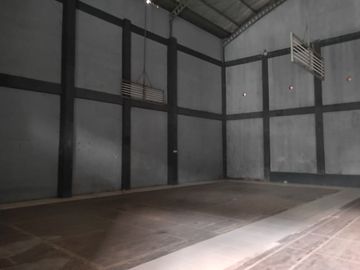 Ruang usaha Ex GOR untuk online shop, MBG, gudang transit, Jl raya Tangkuban Perahu Lembang. Hanya 10 menit dari Pasar Lembang. Akses maks Colt Diesel