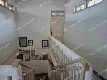 Jual rumah besar harga murah di Rawamangun. Cocok untuk rumah, kost maupun kantor. Harga nego sampai jadi!!!