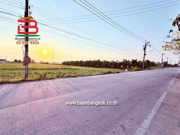ที่ดิน เนื้อที่ 8-1-53 ไร่ เข้าซอยวัดคลองตาคล้าย ถนนกาญจนาภิเษก ตำบลไทรน้อย อำเภอไทรน้อย จังหวัดนนทบุรี