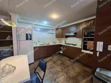PROPIEDAD EDIFICIO COMERCIAL DE ARRIENDO ALQUILER EN CUENCA AVE. 10 DE AGOSTO