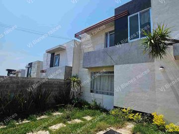 RENTO  HERMOSA  CASA    RECAMARA  EN PLANTA BAJA ACEPTA  MASCOTA  RAZA PEQUEÑA