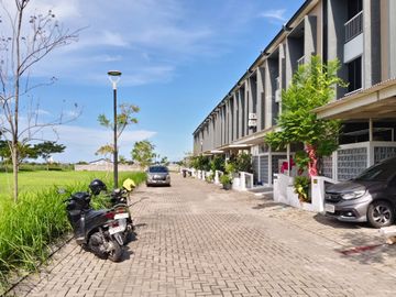 Disewakan Rumah Royal Residence Furnish  Cluster Oakwood Area Wiyung