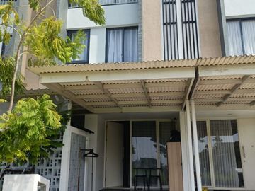 Disewakan Rumah Royal Residence Furnish  Cluster Oakwood Area Wiyung