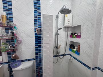 Beautiful 3-Bedroom Corner House Near Mae Ramphueng Beach & Central Rayong
