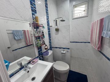 Beautiful 3-Bedroom Corner House Near Mae Ramphueng Beach & Central Rayong