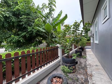 Beautiful 3-Bedroom Corner House Near Mae Ramphueng Beach & Central Rayong