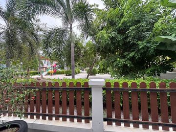 Beautiful 3-Bedroom Corner House Near Mae Ramphueng Beach & Central Rayong