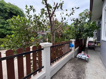 Beautiful 3-Bedroom Corner House Near Mae Ramphueng Beach & Central Rayong