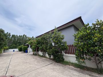 Beautiful 3-Bedroom Corner House Near Mae Ramphueng Beach & Central Rayong
