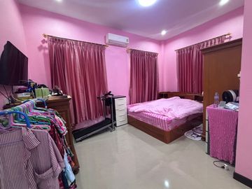 Beautiful 3-Bedroom Corner House Near Mae Ramphueng Beach & Central Rayong