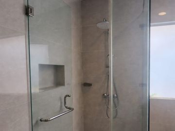 Dijual Rumah Full Furnish Cakep di Riviera Puri Metland