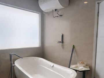 Dijual Rumah Full Furnish Cakep di Riviera Puri Metland