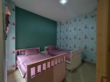 rumah besar  dua lantai jakarta selatan