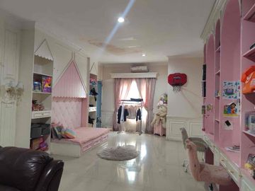 rumah besar  dua lantai jakarta selatan