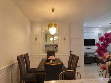 rumah besar  dua lantai jakarta selatan