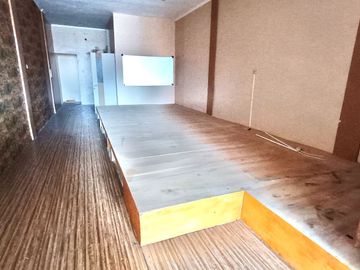 SEWA RUKO 2 LANTAI RAYA SEMAMPIR PADAT PENDUDUK.