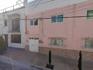 CASA EN COLONIA ALVARO OBREGON, VENUSTIANO CARRANZA, CON TERRAZA, CERCA DE MERCADO Y METRO JAMAICA, PLAZA COMERCIAL, DEPORTIVO Y VIAS RAPIDAS.