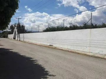 UBICADÍSIMO Y AMPLIO TERRENO COMERCIAL EN JIUTEPEC MORELOS.