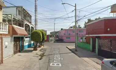 CASA CON LOCAL COMERCIAL EN VENTA CON REMATE BANCARIO EJERCITO DE ORIENTE ZONA PEÑON IZTAPALAPA CDMX