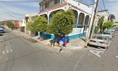 CASA CON LOCAL COMERCIAL EN VENTA CON REMATE BANCARIO EJERCITO DE ORIENTE ZONA PEÑON IZTAPALAPA CDMX