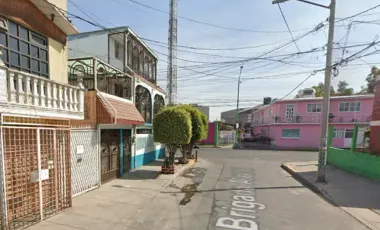 CASA CON LOCAL COMERCIAL EN VENTA CON REMATE BANCARIO EJERCITO DE ORIENTE ZONA PEÑON IZTAPALAPA CDMX