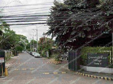 Lot for sale in East Greenhills village with old house