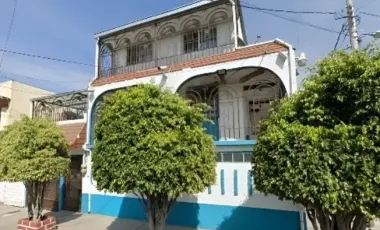 CASA CON LOCAL COMERCIAL EN VENTA CON REMATE BANCARIO EJERCITO DE ORIENTE ZONA PEÑON IZTAPALAPA CDMX