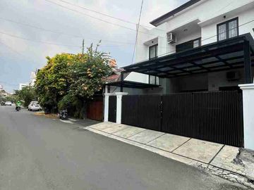 RUMAH MEWAH DENGAN AKSES 3 MOBIL DI TEBET BARAT!