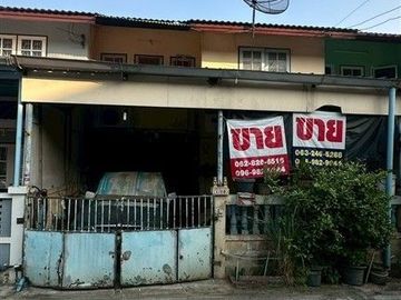 Two-story townhouse, 22 sq.wa., Suthalai Village, Soi Wat Makham, Tiwanon Road, Ban Klang Road, Mueang Pathum Thani, Pathum Thani.