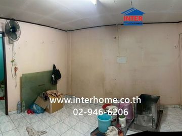 Two-story townhouse, 22 sq.wa., Suthalai Village, Soi Wat Makham, Tiwanon Road, Ban Klang Road, Mueang Pathum Thani, Pathum Thani.