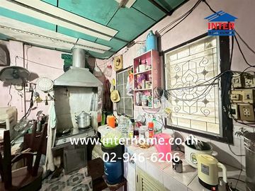 Two-story townhouse, 22 sq.wa., Suthalai Village, Soi Wat Makham, Tiwanon Road, Ban Klang Road, Mueang Pathum Thani, Pathum Thani.