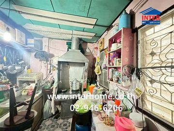 Two-story townhouse, 22 sq.wa., Suthalai Village, Soi Wat Makham, Tiwanon Road, Ban Klang Road, Mueang Pathum Thani, Pathum Thani.