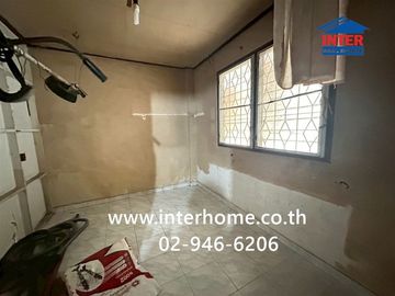 Two-story townhouse, 22 sq.wa., Suthalai Village, Soi Wat Makham, Tiwanon Road, Ban Klang Road, Mueang Pathum Thani, Pathum Thani.