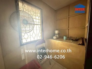 Two-story townhouse, 22 sq.wa., Suthalai Village, Soi Wat Makham, Tiwanon Road, Ban Klang Road, Mueang Pathum Thani, Pathum Thani.