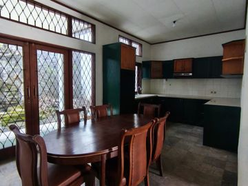 Yn. DISEWAKAN RUMAH SETRADUTA BANDUNG, TOL PASTEUR, UNIV MARANATHA, MALL D'BOTANICA
