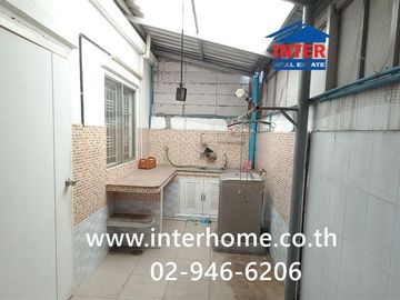 Two-story townhome, 17.4 sq.wa., Pruksa 60/1 Rangsit-Bang Phun Village, Rangsit-Pathum Thani Road, Mueang Pathum Thani, Pathum Thani.