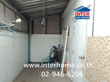 Two-story townhome, 17.4 sq.wa., Pruksa 60/1 Rangsit-Bang Phun Village, Rangsit-Pathum Thani Road, Mueang Pathum Thani, Pathum Thani.