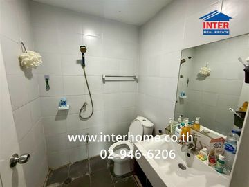 Two-story townhome, 36 sq.wa., Pruksa Ville 37 Watcharapol-Permsin, Soi Permsin 34, Sukhaphiban 5 Road, Permsin Road, Sai Mai District, Bangkok.