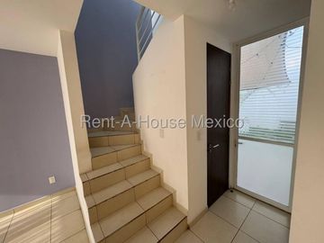 Venta Casa en zona de El Mirador 2 Recamaras 3 Baños Dentro de Condominio Privado